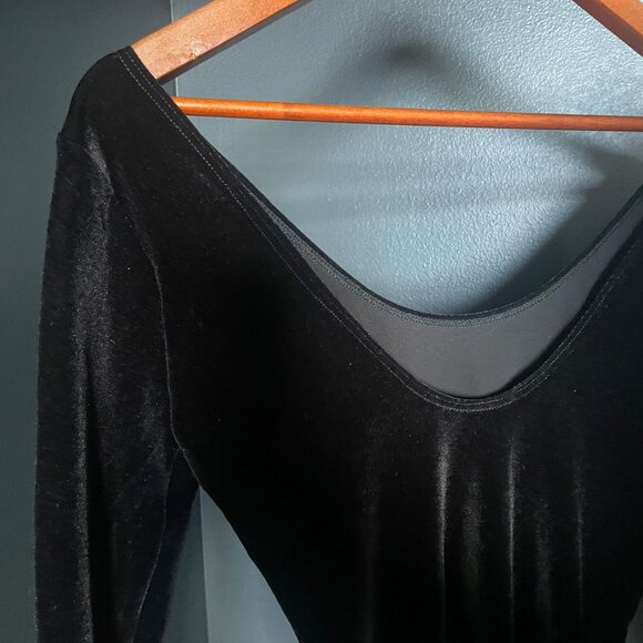 Holiday Velvet & Sequin Cocktail Dresses - Picture 4 of 7